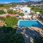 Descartes Villa